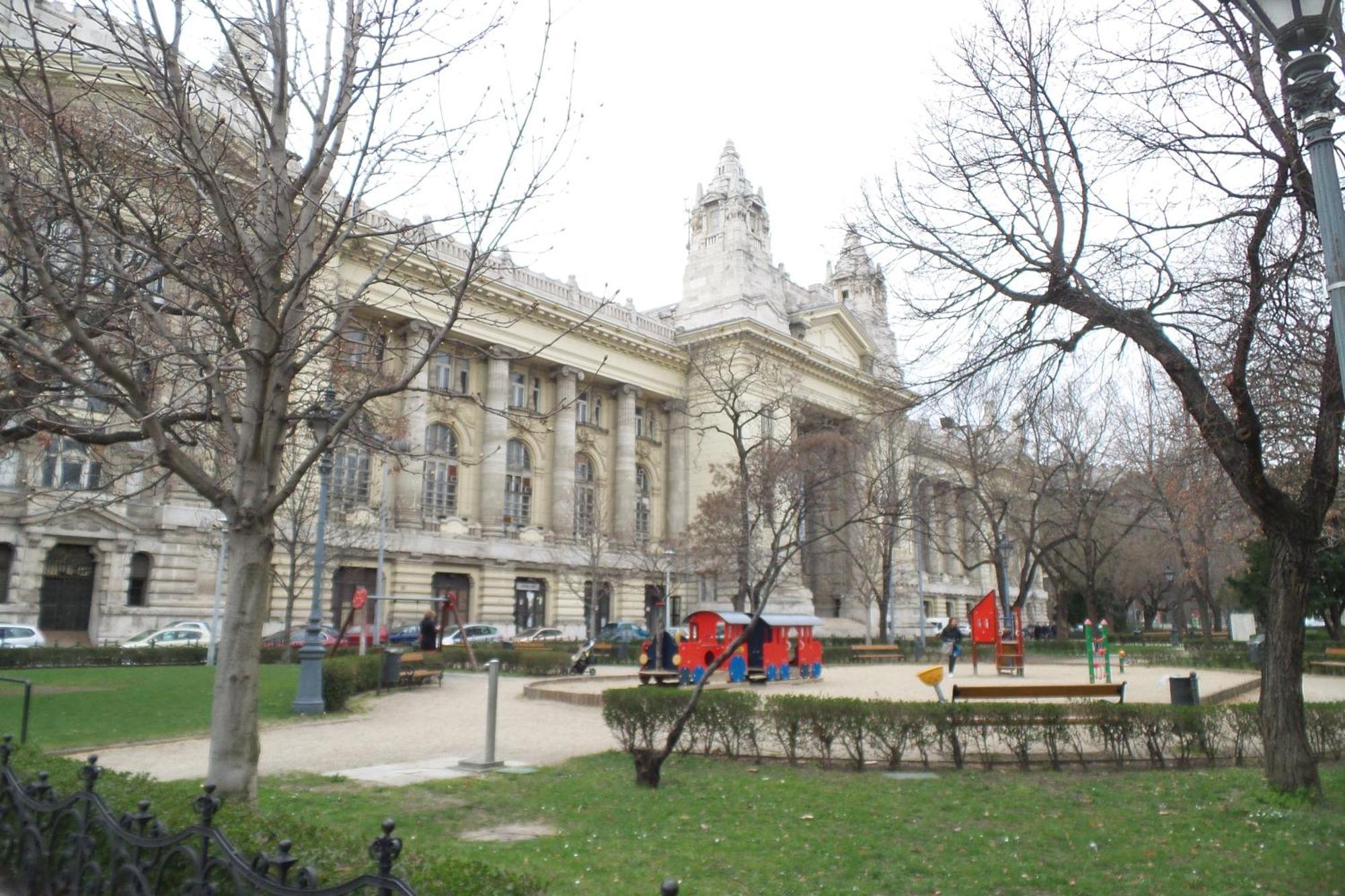 Amber Pearl Apartment 2 Rooms And 2 Bathrooms At Kalvin Square Budapest Luaran gambar