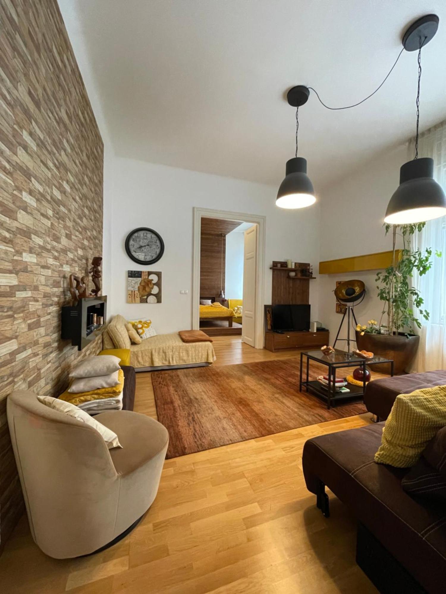 Amber Pearl Apartment 2 Rooms And 2 Bathrooms At Kalvin Square Budapest Luaran gambar