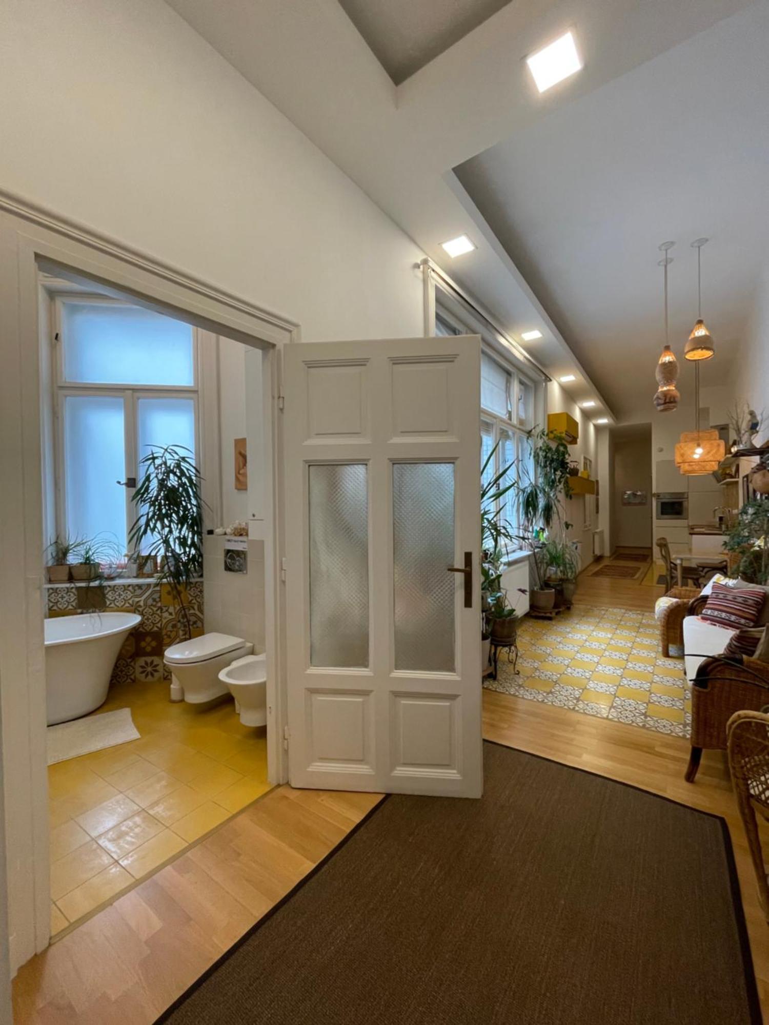 Amber Pearl Apartment 2 Rooms And 2 Bathrooms At Kalvin Square Budapest Luaran gambar